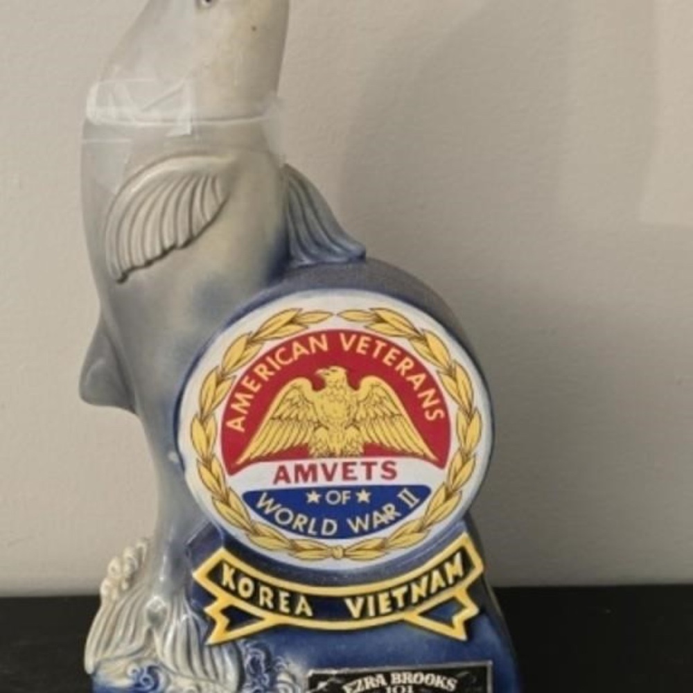 Vintage 1974 Ezra Brooks American Veterans World War II Liquor Decanter Home Bar